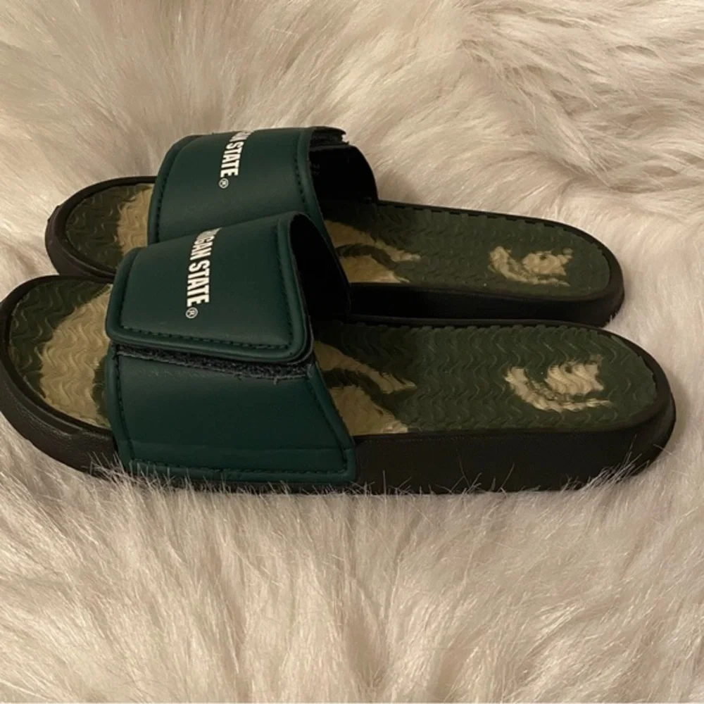 Michigan State Youth Sandals Slip‎ On Green Slides Size 2-3 Large